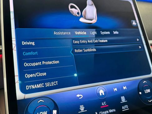 Used 2022 Mercedes-Benz S 580 4MATIC Sedan w/ AMG Line Package image 37