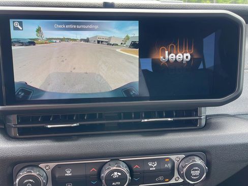 New 2026 Jeep Gladiator Willys AWD/4WD image 19