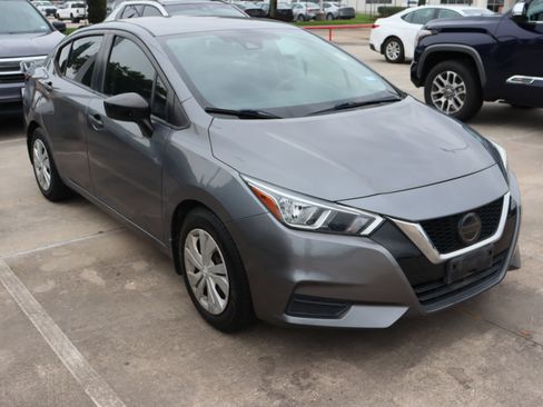 Used 2020 Nissan Versa S FWD image 2