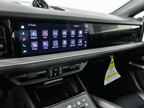 Certified 2025 Porsche Cayenne Coupe image 13