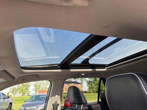 Certified 2025 Honda Pilot Elite image 33