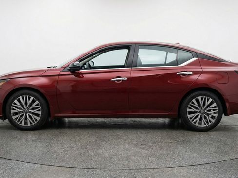 Used 2025 Nissan Altima 2.5 SV FWD image 5