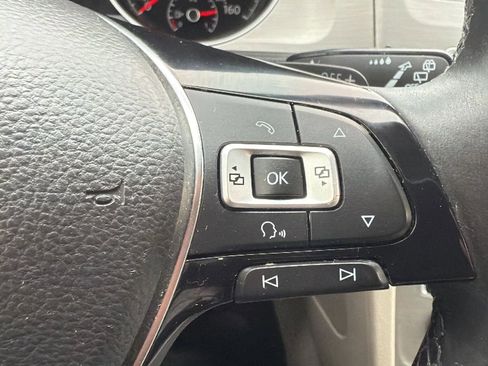 Used 2016 Volkswagen Golf Limited Edition image 11