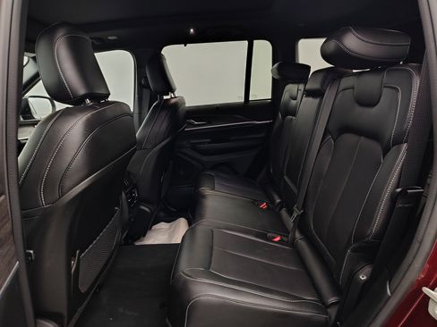 Used 2024 Jeep Grand Cherokee Limited w/ Luxury Tech Group II AWD/4WD image 13