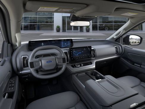 New 2025 Ford Expedition Active image 31