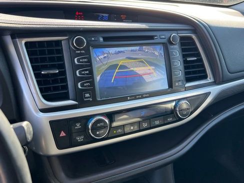 Used 2018 Toyota Highlander Limited image 25