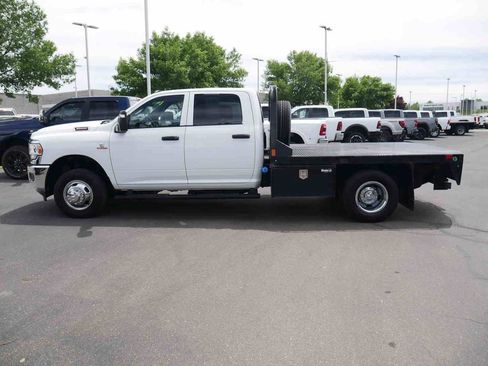Used 2024 RAM 3500 Tradesman w/ Chrome Appearance Group AWD/4WD image 4