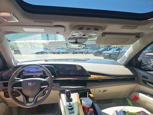 Used 2024 Cadillac Escalade ESV Premium Luxury Platinum image 12