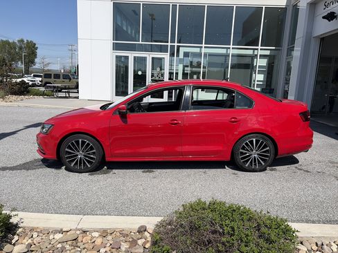 Used 2016 Volkswagen Jetta Sport w/ Lighting Package FWD image 8