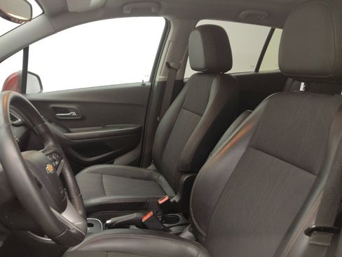 Used 2022 Chevrolet Trax LT w/ Driver Confidence Package AWD/4WD image 17