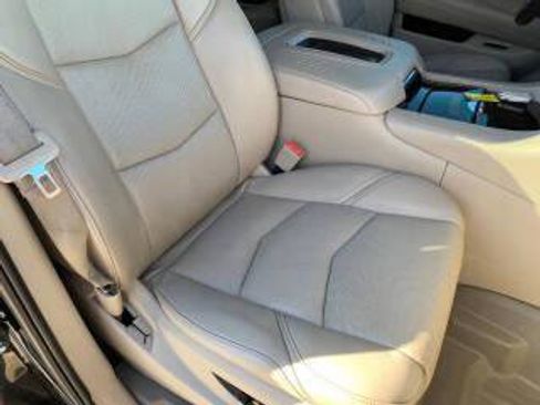 Used 2017 Cadillac Escalade Premium Luxury image 13