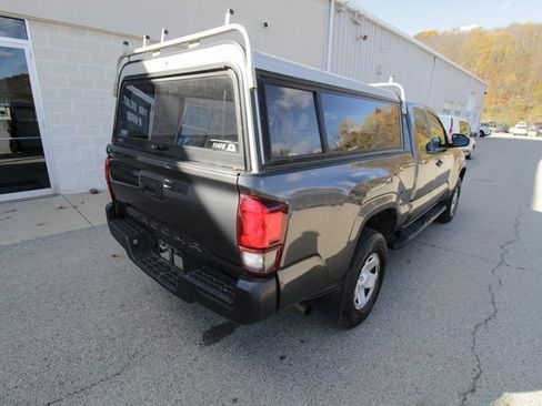 Used 2018 Toyota Tacoma SR5 image 11
