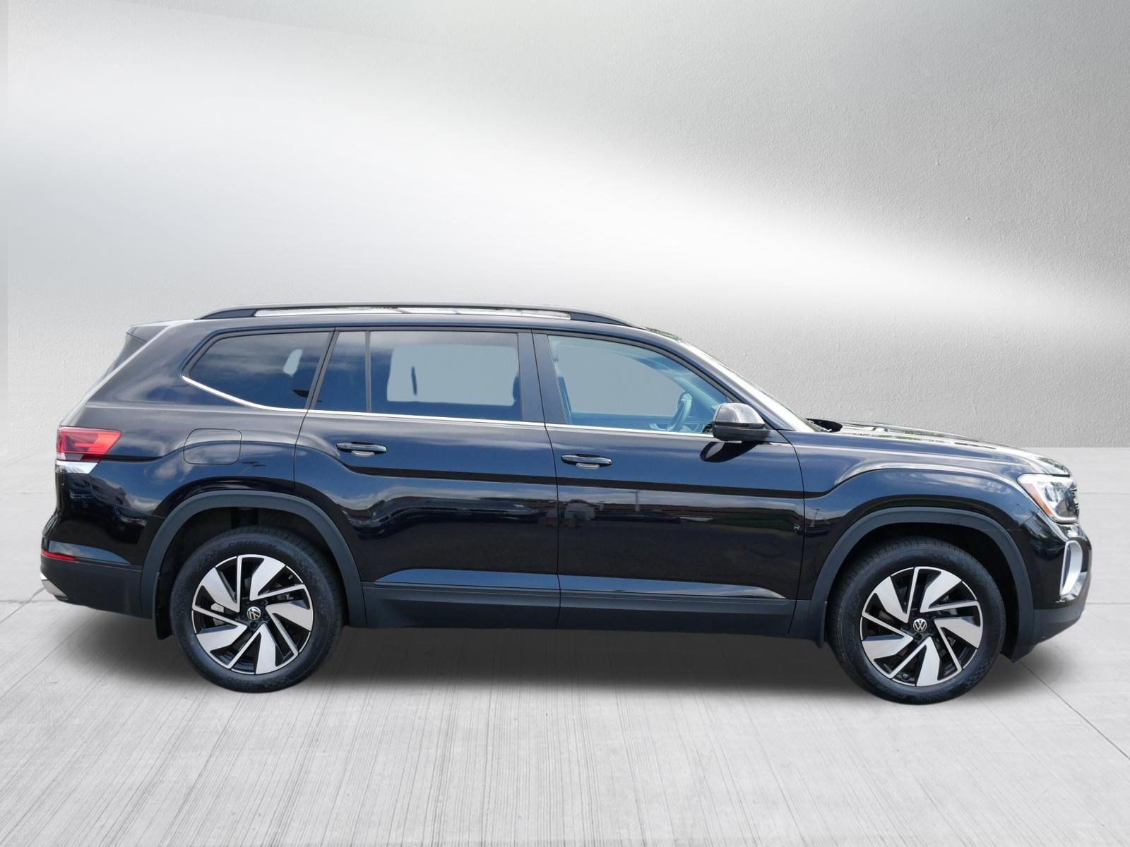 Certified 2024 Volkswagen Atlas SE w/ Panoramic Sunroof Package AWD/4WD image 8