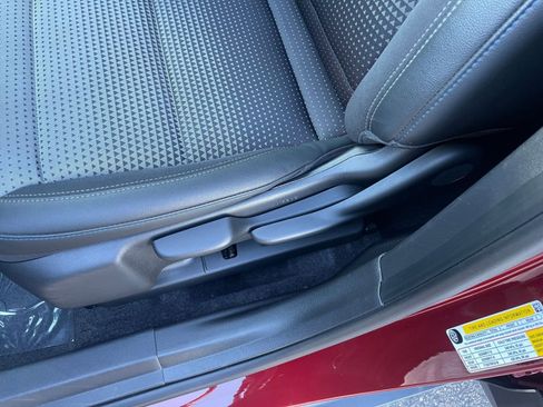 Used 2025 Chevrolet Trax LT image 23