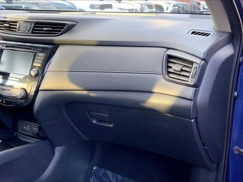 Used 2018 Nissan Rogue SV image 15