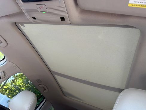Used 2024 Volkswagen Atlas SE w/ Panoramic Sunroof Package FWD image 22