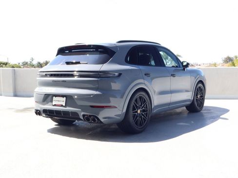 New 2026 Porsche Cayenne GTS AWD/4WD image 9