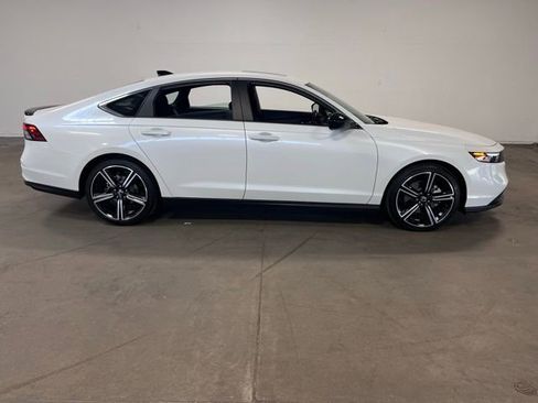 Used 2025 Honda Accord Sport image 2