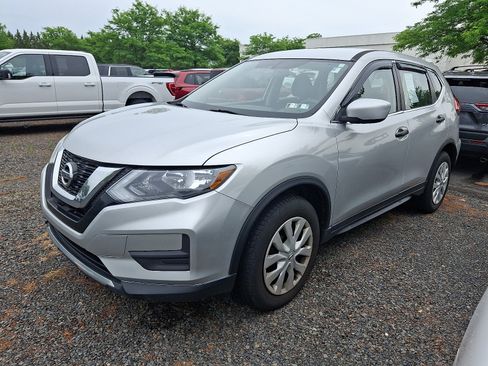 Used 2017 Nissan Rogue S AWD/4WD image 3