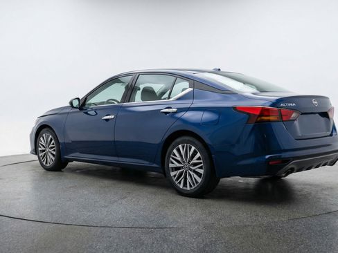 Used 2025 Nissan Altima 2.5 SV image 6