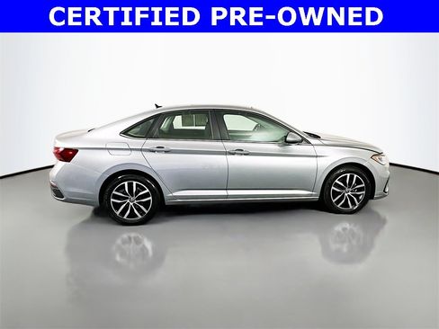 Used 2025 Volkswagen Jetta SE image 8