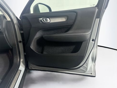 Used 2025 Volvo XC40 B5 Core AWD/4WD image 35