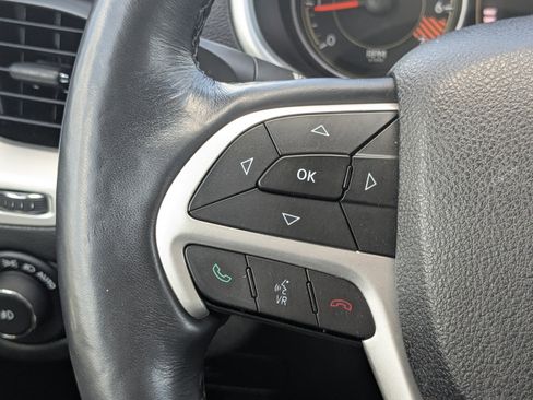 Used 2015 Jeep Cherokee Latitude w/ Comfort/Convenience Group image 25