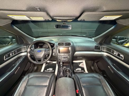 Used 2017 Ford Explorer XLT w/ Equipment Group 202A image 26