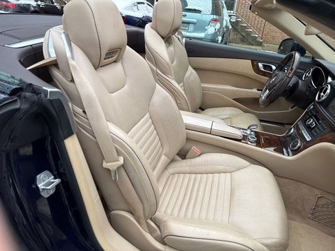 Used 2013 Mercedes-Benz SL 550 image 32