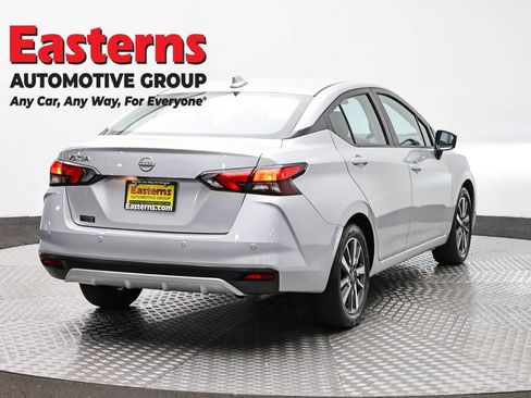 Used 2025 Nissan Versa SV FWD image 5