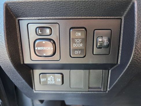 Used 2017 Toyota Tundra SR5 w/ SR5 Upgrade Package RWD image 21