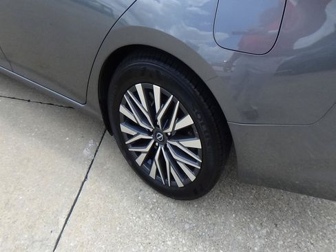 Used 2025 Nissan Altima 2.5 SV FWD image 9