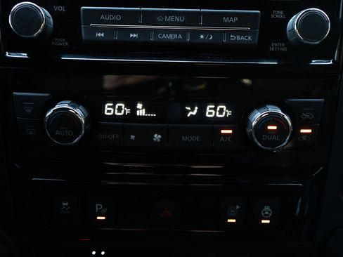 Used 2023 Nissan Titan PRO-4X w/ Pro-4x Convenience Package image 31