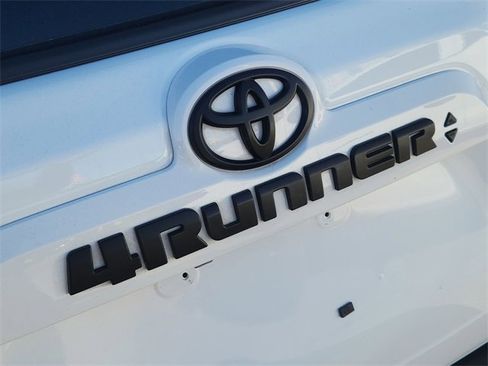 Used 2022 Toyota 4Runner SR5 Premium image 32