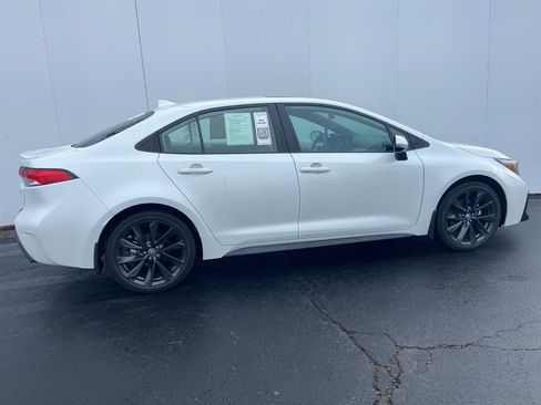 Certified 2024 Toyota Corolla SE w/ SE Premium Package FWD image 3