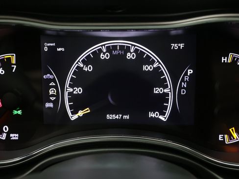 Used 2019 Jeep Grand Cherokee Laredo RWD image 23