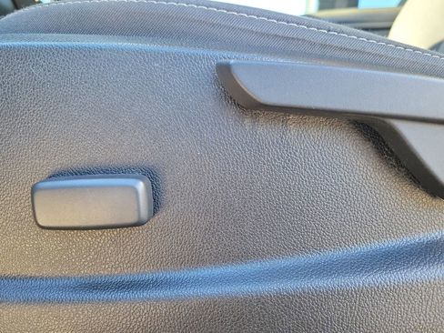 Used 2022 Chevrolet Colorado LT w/ Fleet Safety Package image 15