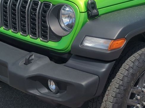 Used 2025 Jeep Wrangler Sport AWD/4WD image 9