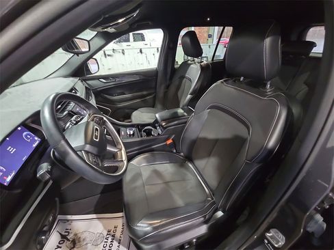 Used 2022 Jeep Grand Cherokee Altitude image 16