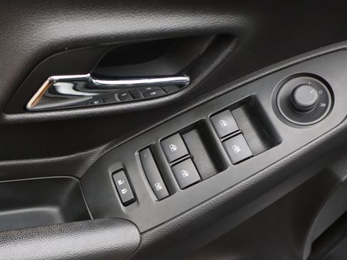 Used 2018 Chevrolet Trax LT w/ LT Convenience Package FWD image 38