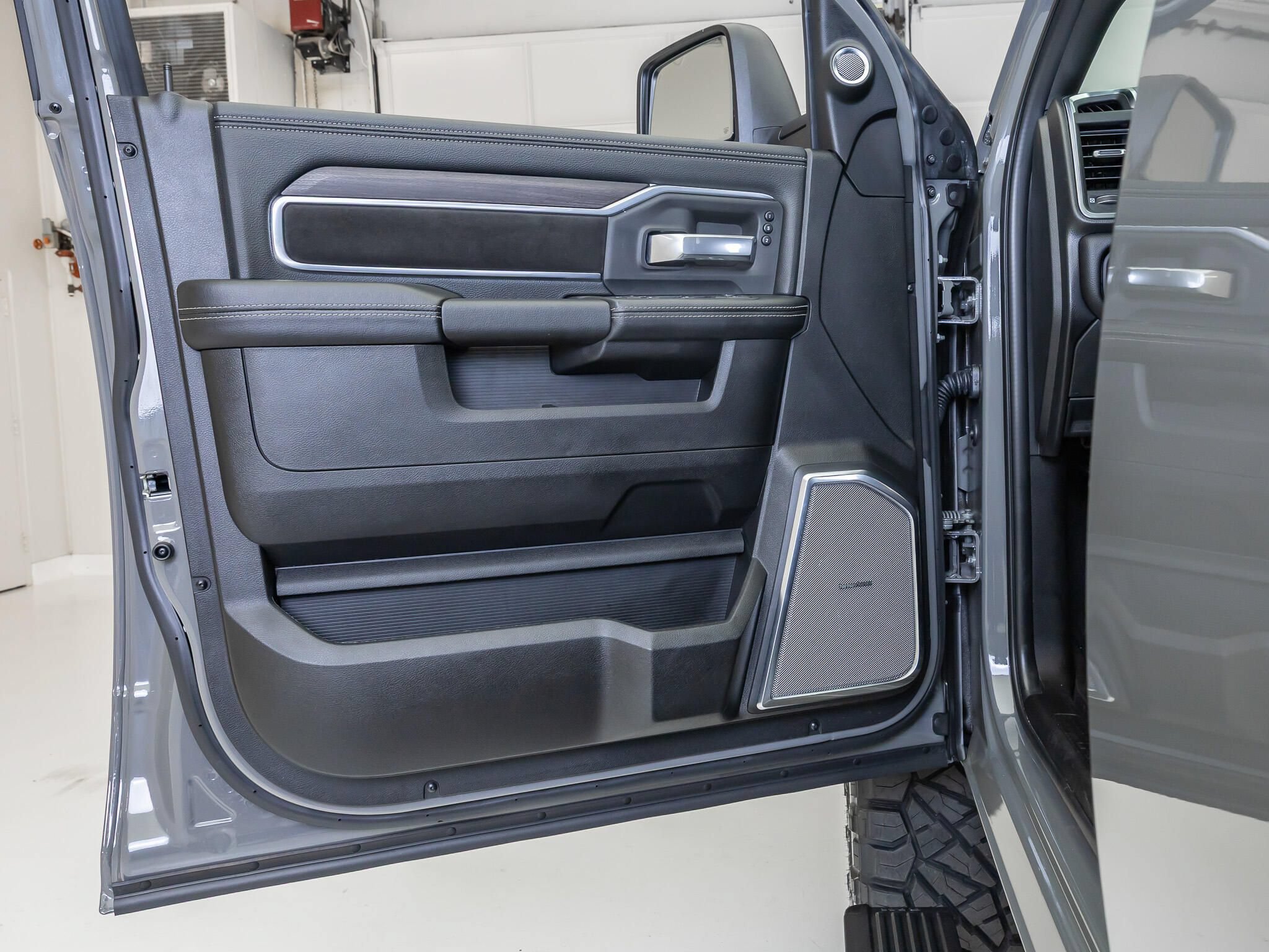 Used 2026 RAM 3500 Laramie AWD/4WD image 35