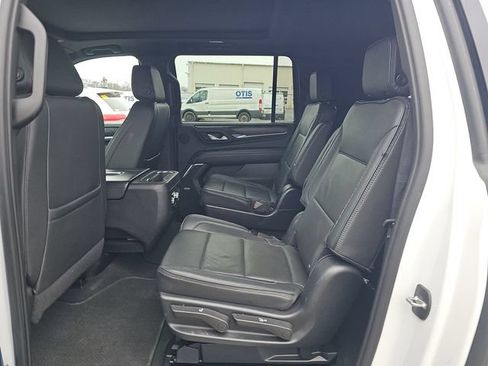 Used 2023 GMC Yukon XL Denali RWD image 2