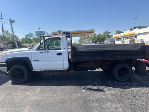 Used 2005 Chevrolet Silverado 3500 2WD Regular Cab image 2