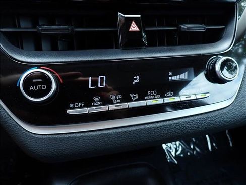 Used 2021 Toyota Corolla LE FWD image 18