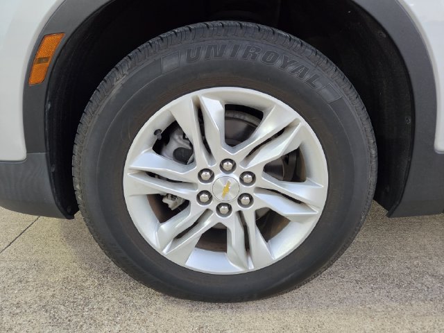 Used 2022 Chevrolet Blazer LT w/ Sound & Technology Package FWD image 9