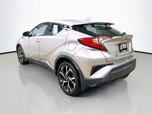 Used 2018 Toyota C-HR XLE image 9