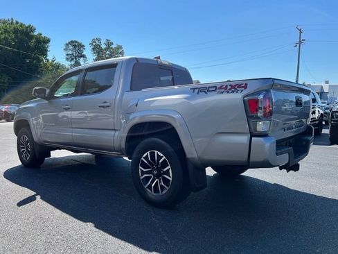 Used 2020 Toyota Tacoma TRD Sport AWD/4WD image 8
