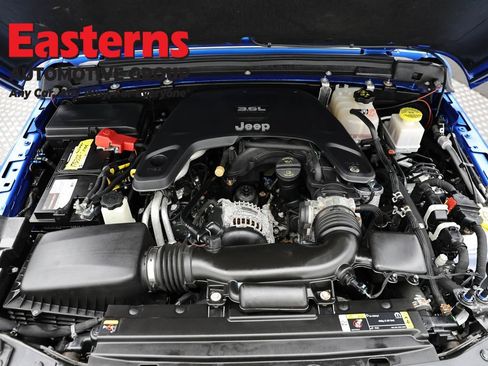 Used 2021 Jeep Gladiator Overland AWD/4WD image 6