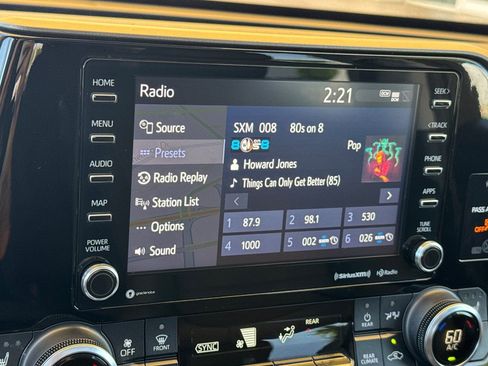 Used 2022 Toyota Highlander XLE FWD image 23
