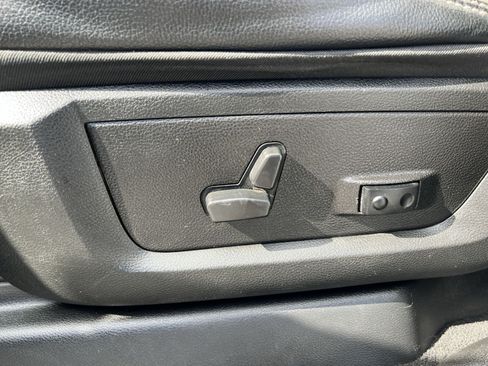 Used 2023 RAM 2500 Laramie w/ Night Edition AWD/4WD image 14